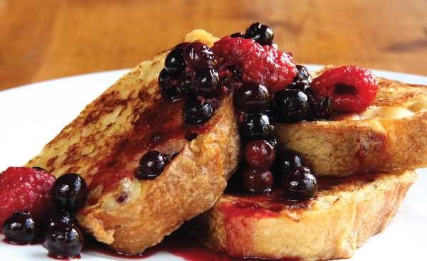 YUMMY FRENCH toast with berries