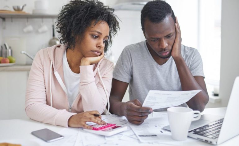 4 ways to overcome money problems in relationships