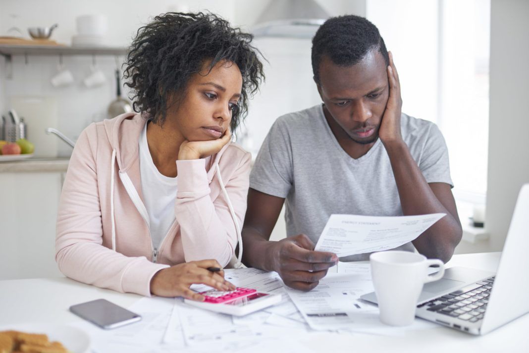 4 ways to overcome money problems in relationships