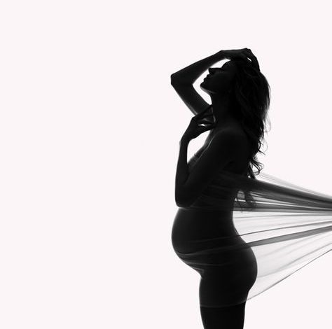 5 creative ideas for a maternity shoot