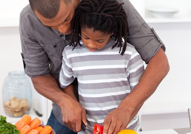 7 reasons why your children should learn how to cook