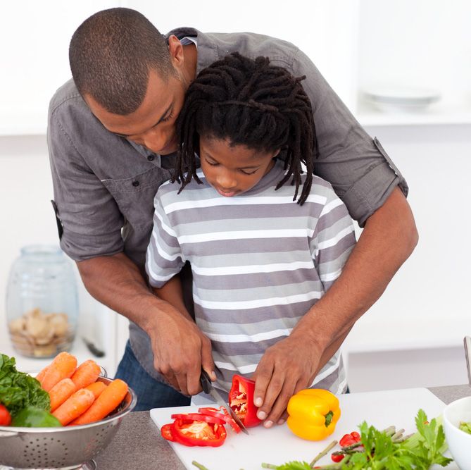 7 reasons why your children should learn how to cook