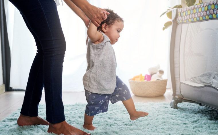 Guide to helping your baby take their first steps