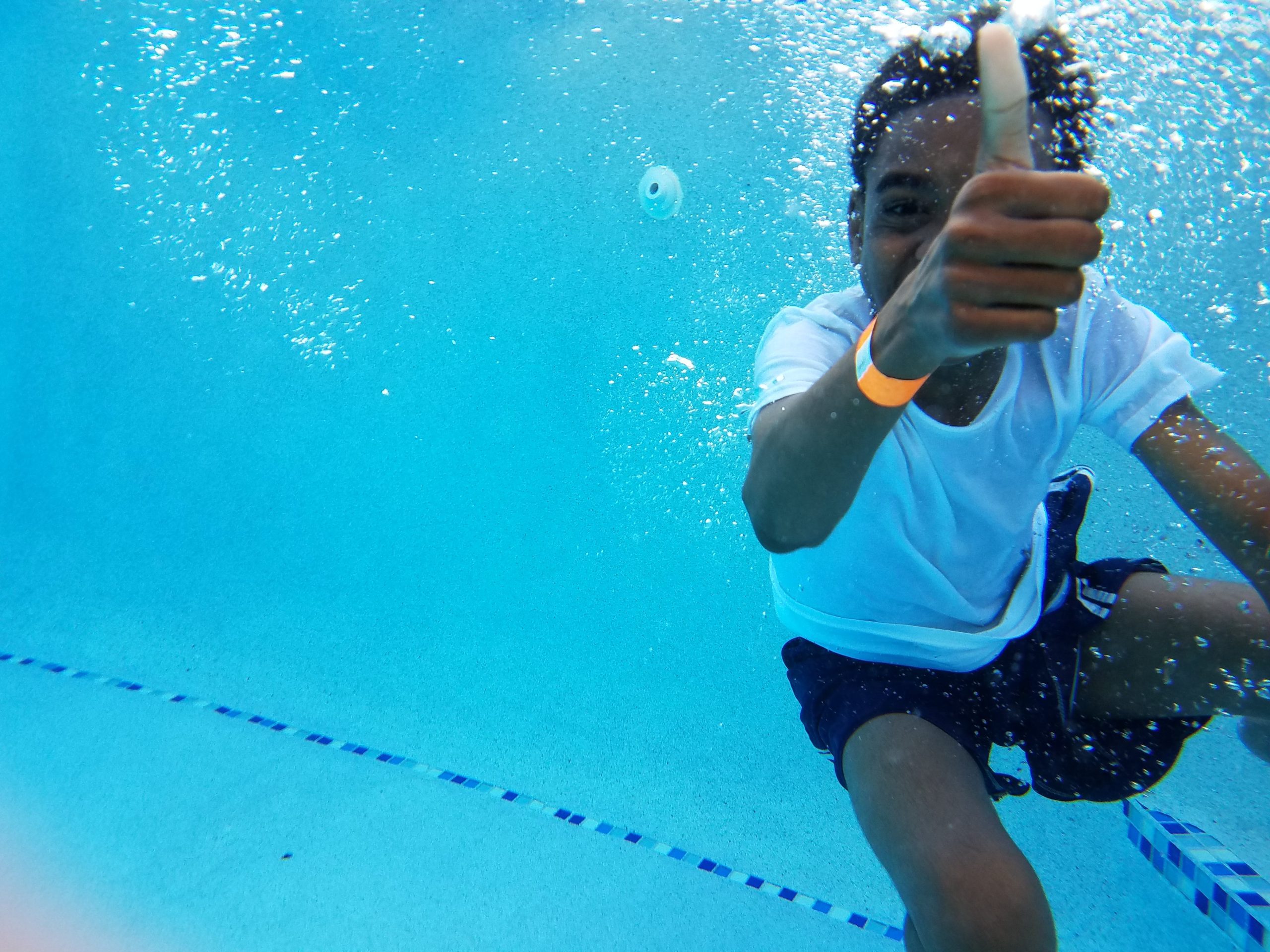 8 tips to keep your child from drowning at the pool