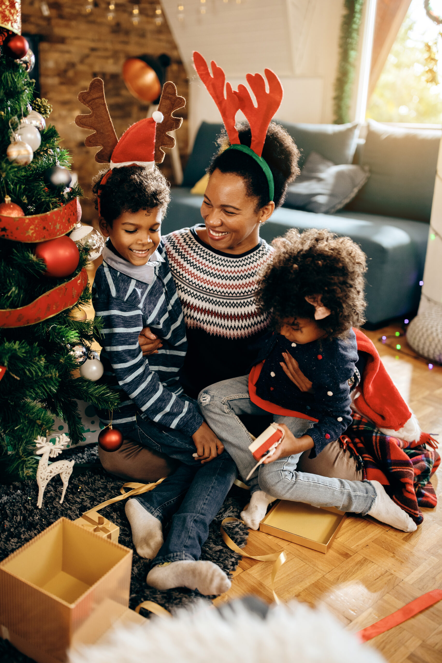 Why You Should Create a Screen-Free Christmas Eve Focused on Family Fun
